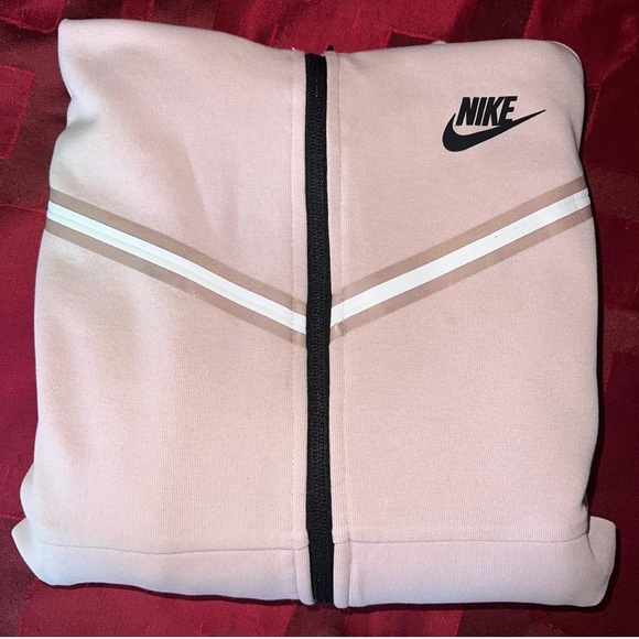 Pink Nike Tech - Picture 4 of 4